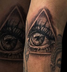 tatuagem masculina olho que tudo ve