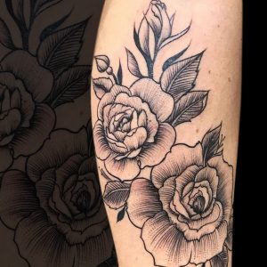 tattoo flor fineline braço feminino